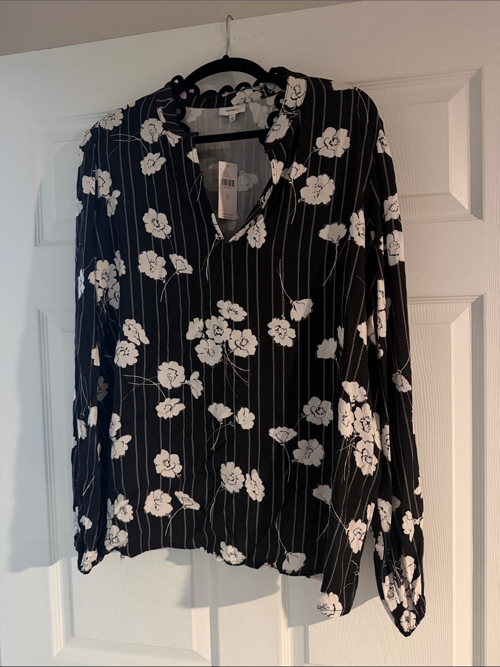 Women’s Black Floral V-Neck Blouse - Unbranded